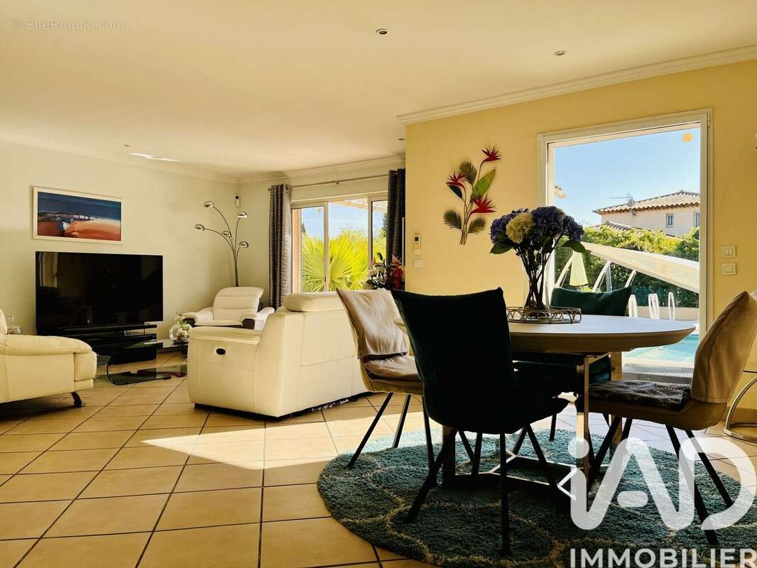 Photo 3 - Maison à PUGET-SUR-ARGENS