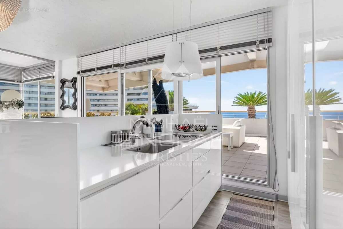 Appartement à VILLENEUVE-LOUBET