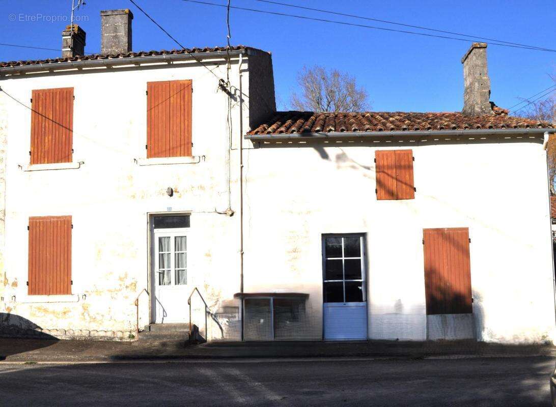 Maison à SAINT-DENIS-DU-PIN