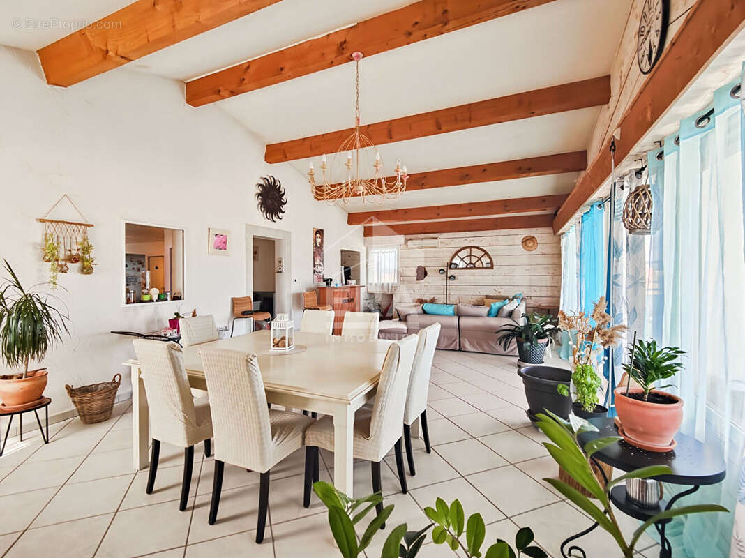 Appartement à CHATEAUNEUF-LES-MARTIGUES