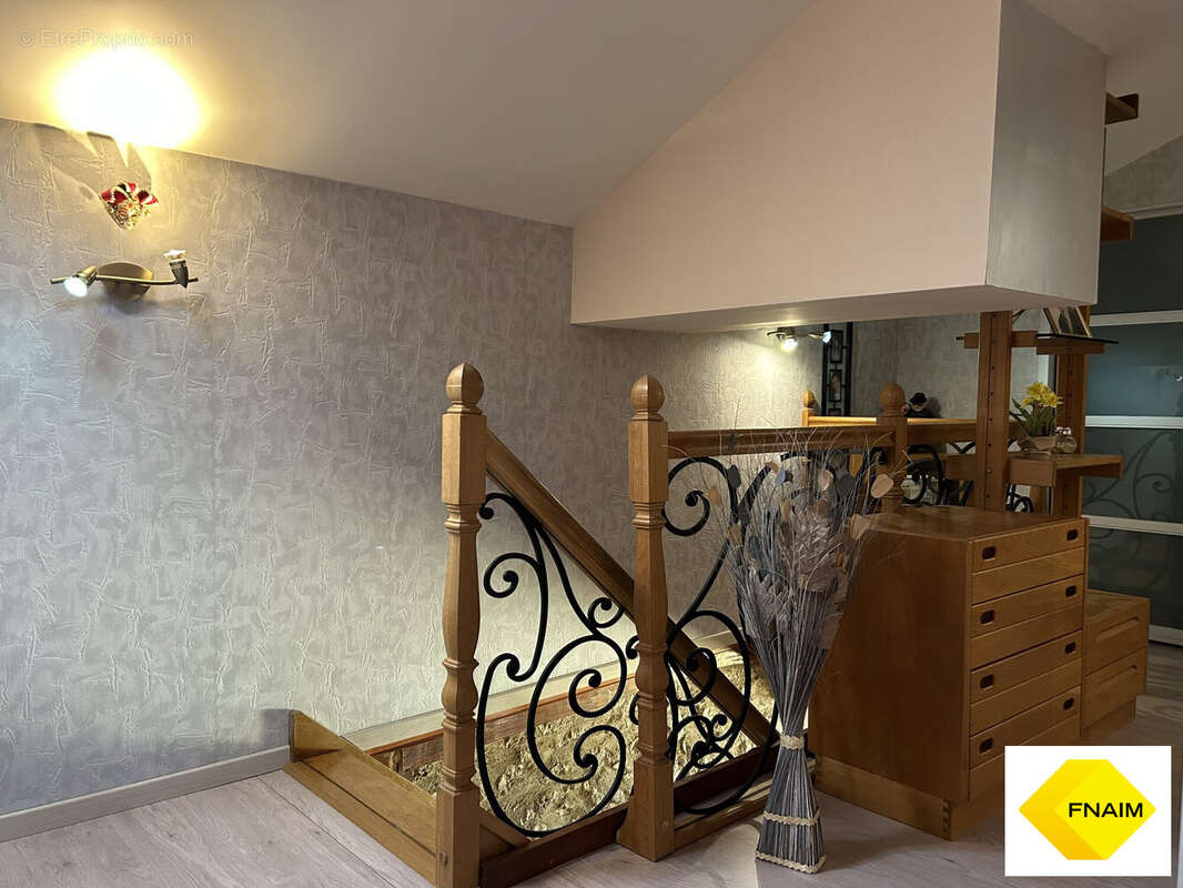 Maison 321 m² à Hautefage-La-Tour  - photo 8