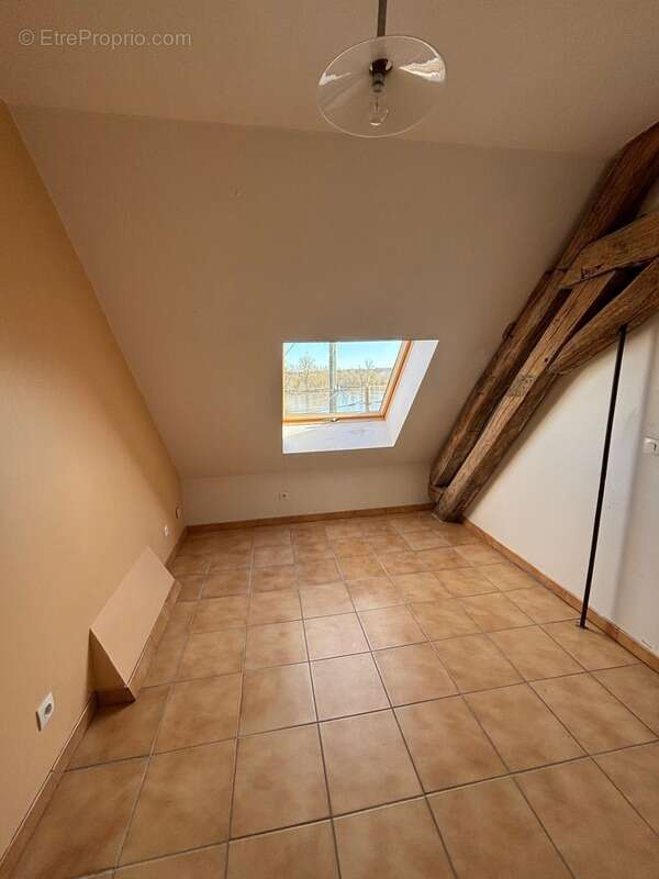 Appartement à MARSEILLES-LES-AUBIGNY