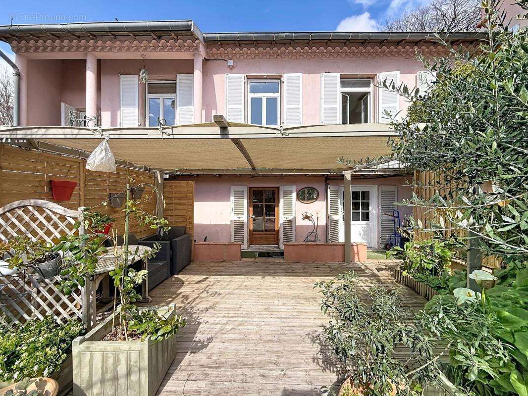 Nice Cimiez : Propriété de 435m² comprenant 6 appartements - photo 9