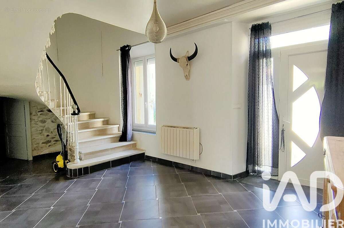 Maison 269 m² à Courniou  - photo 5