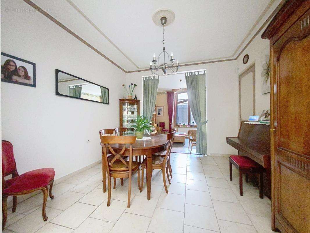 Maison à LA CHAPELLE-D&#039;ARMENTIERES