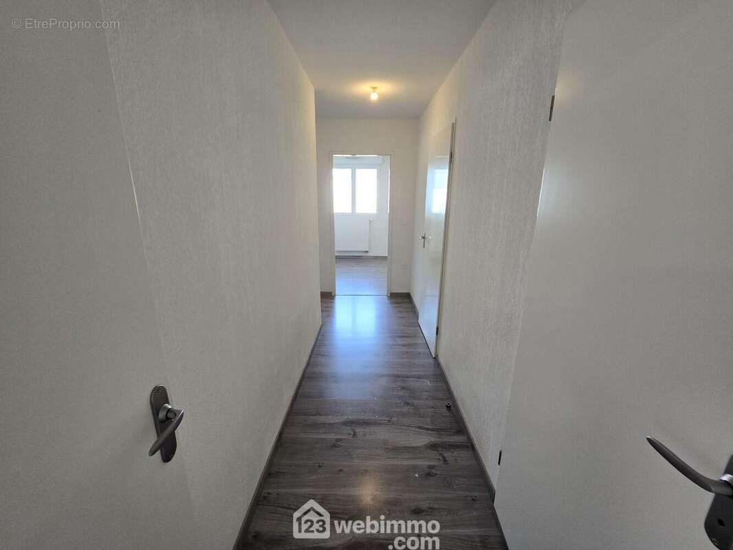 Le couloir distribuant l&#039;espace nuit - Appartement à BRUGES