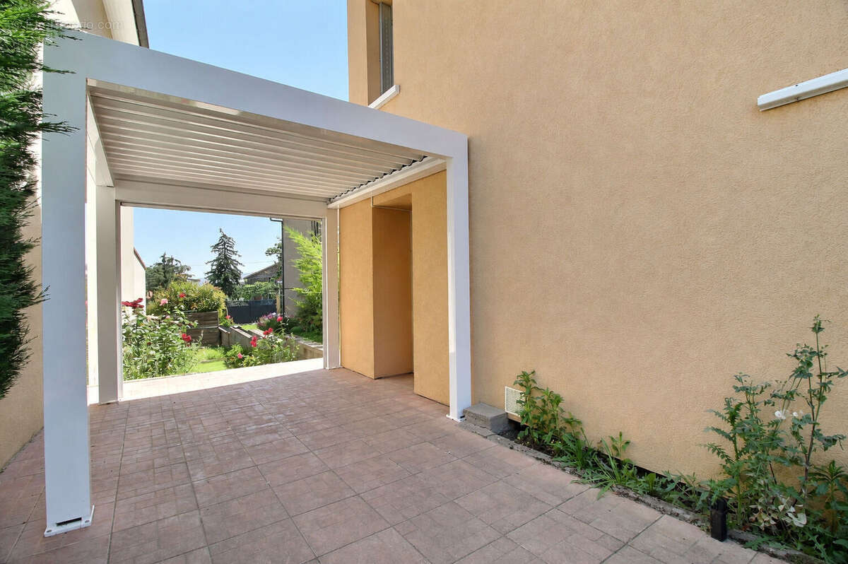 Maison à LA ROCHE-BLANCHE