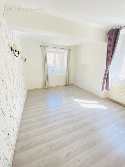 Maison à PANISSIERES