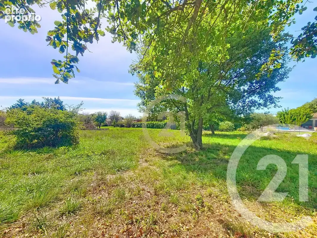 Terrain 2 253 m² à vendre à Uzes (30700) - photo 3