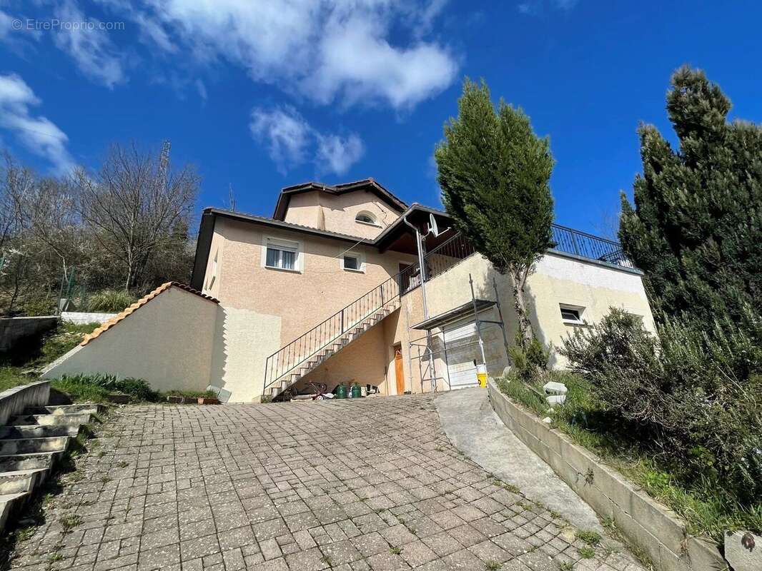 Maison à LA TOUR-DU-PIN