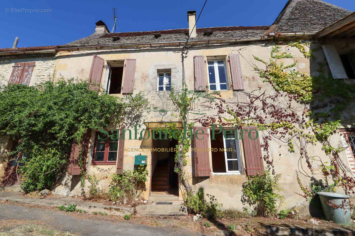 Maison à BEYNAC-ET-CAZENAC