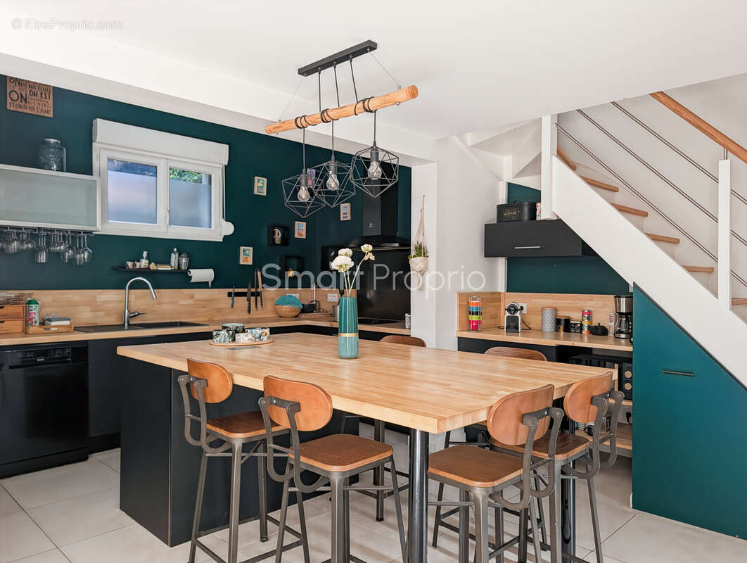 33320 eysines centre   maison familiale 134 m2   5 chambres   jardin - garage - photo 4