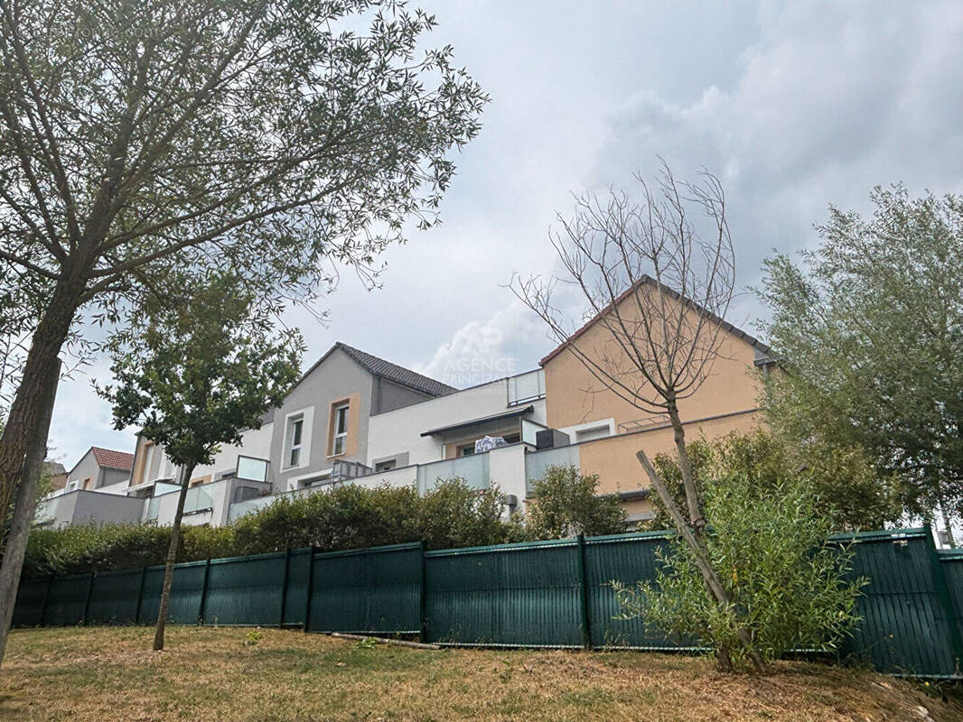 Appartement 4 pièces 76 m² · à Saint-Ouen-l'Aumone · 75,5 m² · 279 000 €