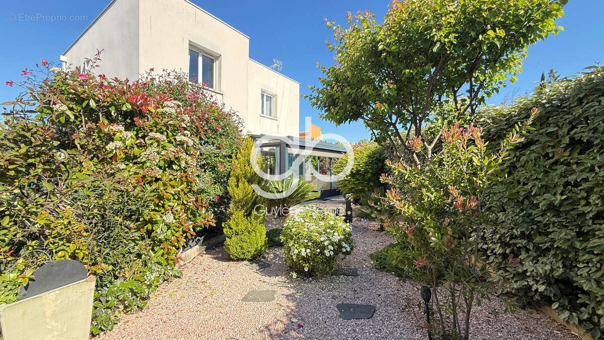 Villa T5 Juvignac 111m2 DPE A Panneaux Solaires Jardin - photo 10