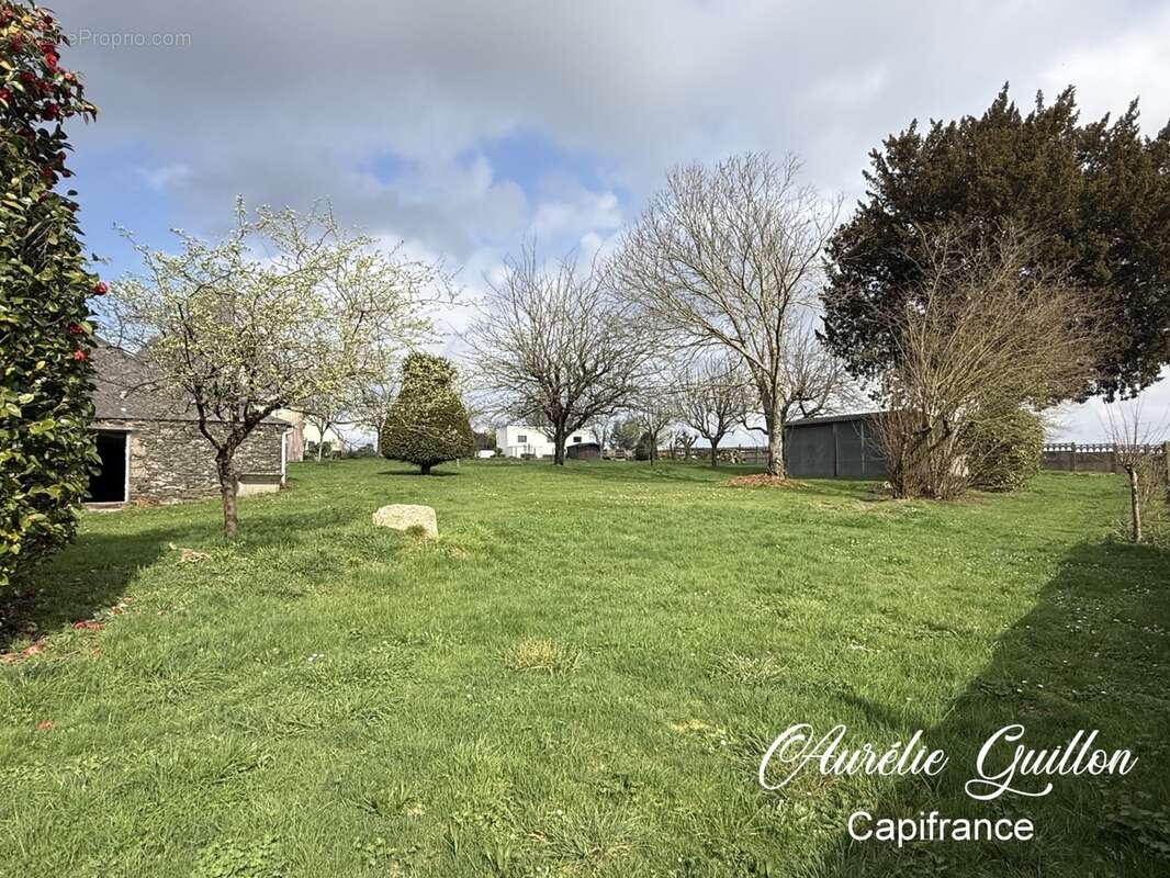 Maison en pierre avec garage et beau terrain de 1300 m2 en zone constructible avec puits – Ploërmel - photo 5