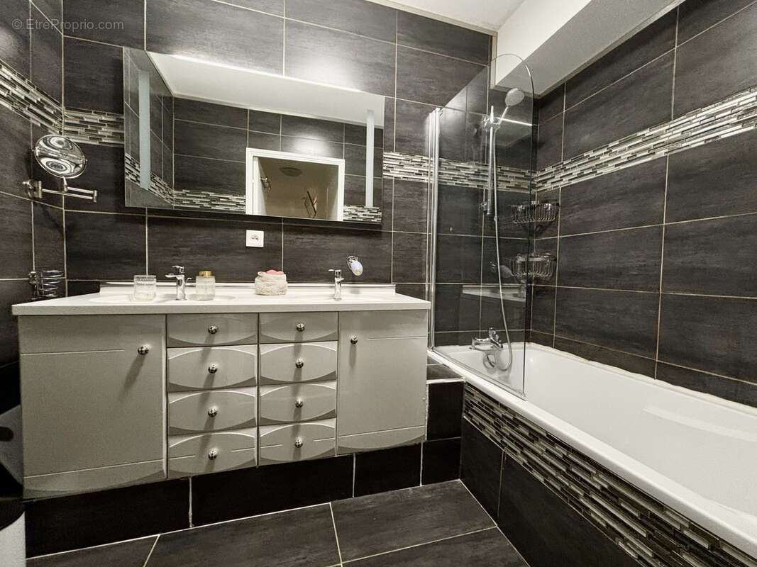 Appartement à ROQUEBRUNE-CAP-MARTIN