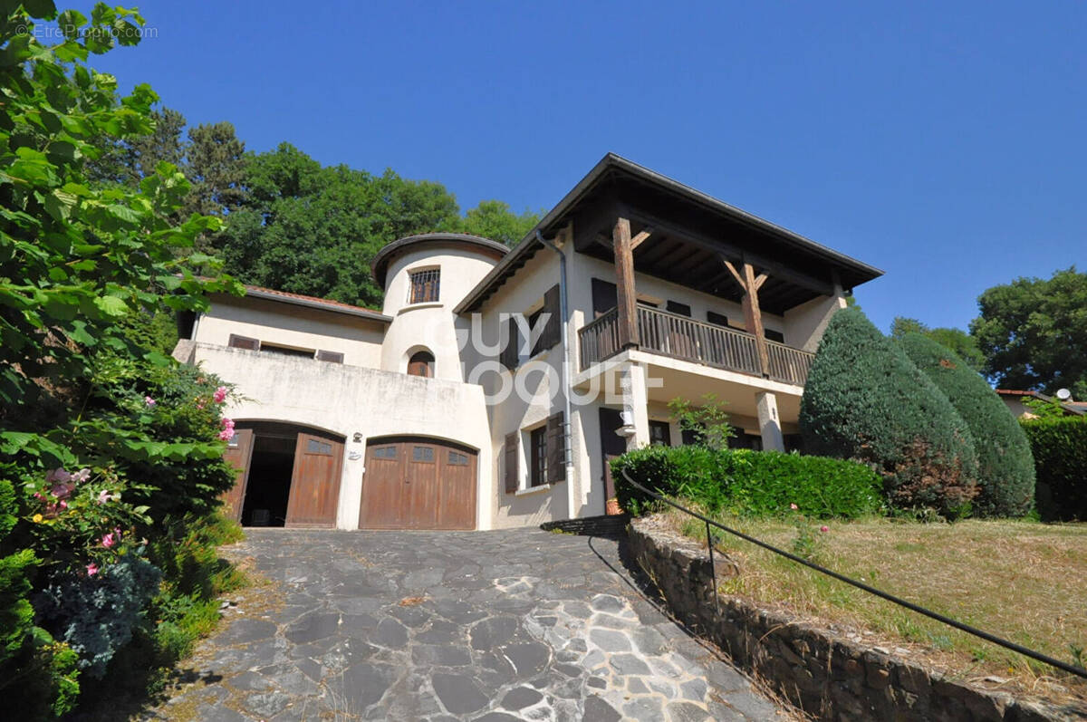 Maison à SAINT-SYMPHORIEN-SUR-COISE