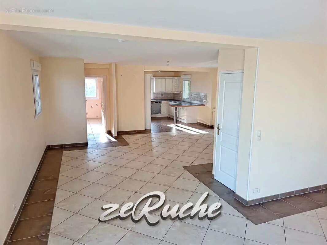 Maison à SAINT-COME-DE-FRESNE