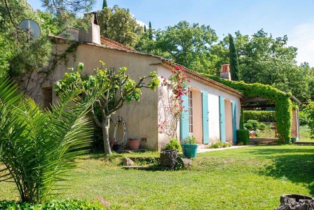 fd6384c52c3041a5808d4e59aef79527 - Maison à GRIMAUD
