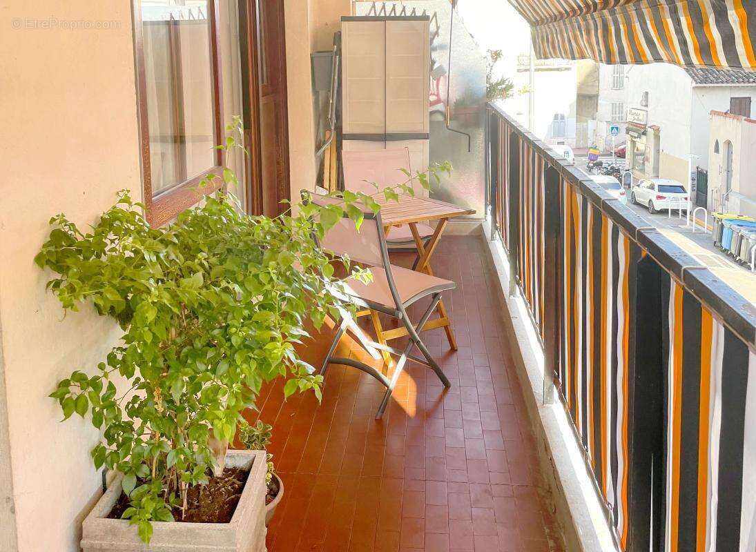  Baisse de prix ! Cannes centre-ville – Superbe 2 pièces de 42 m2 rénové avec terrasse et cave  - photo 3