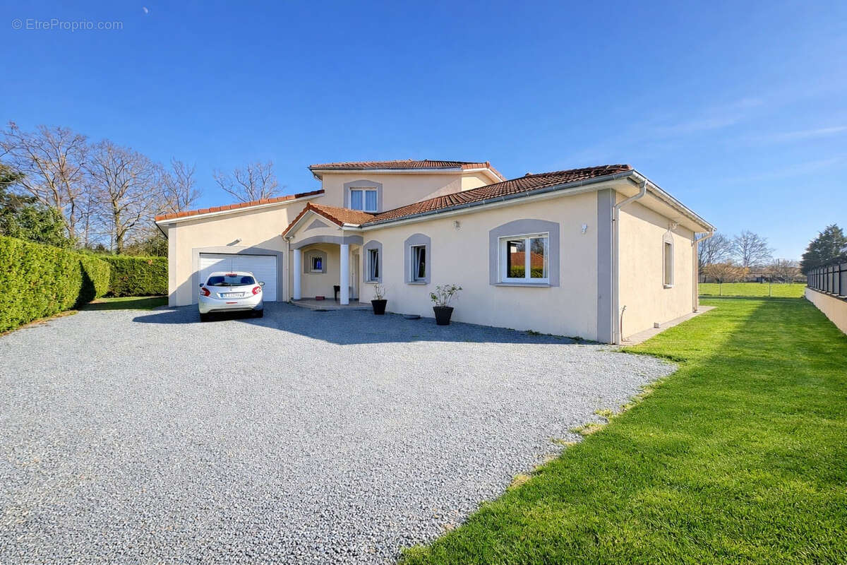 Maison à RIORGES