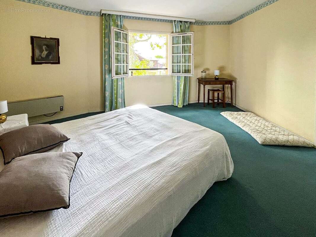 Maison à LES CLAYES-SOUS-BOIS