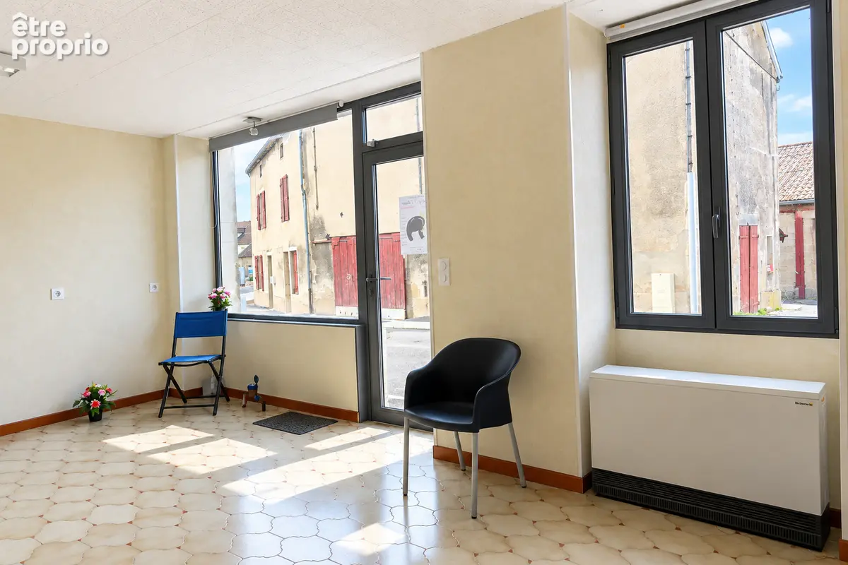 Maison de village avec local commercial et appartement - photo 2