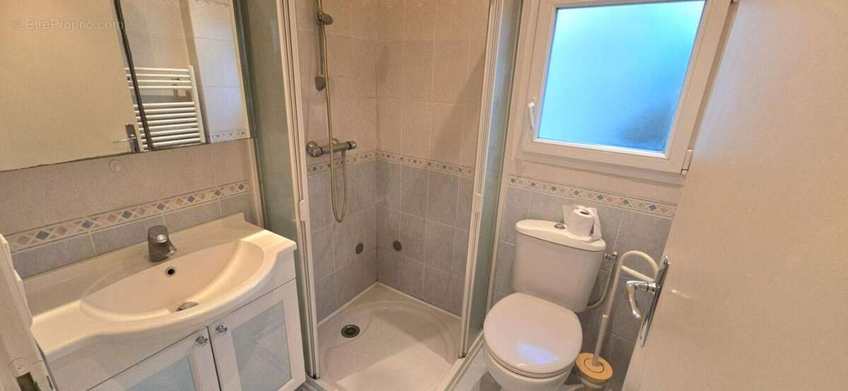 Maison de ville, de type 5, sous-sol, garage et jardin clos de 317 m² - photo 9