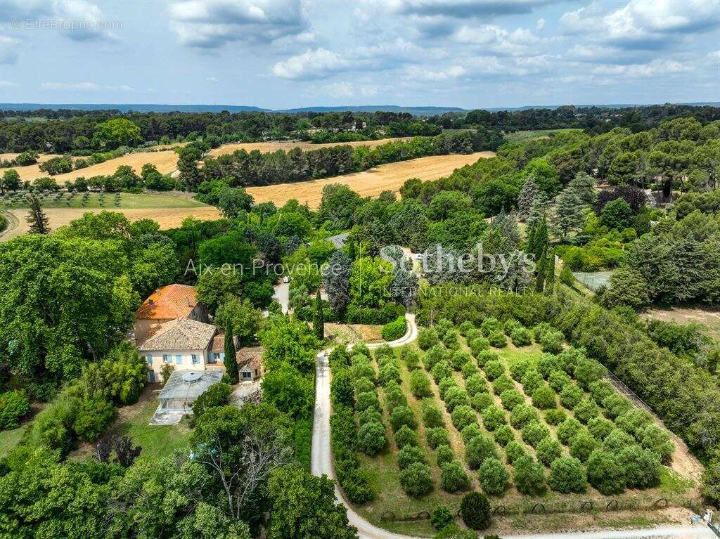Domaine avec 4 maisons dont une bastide - photo 2