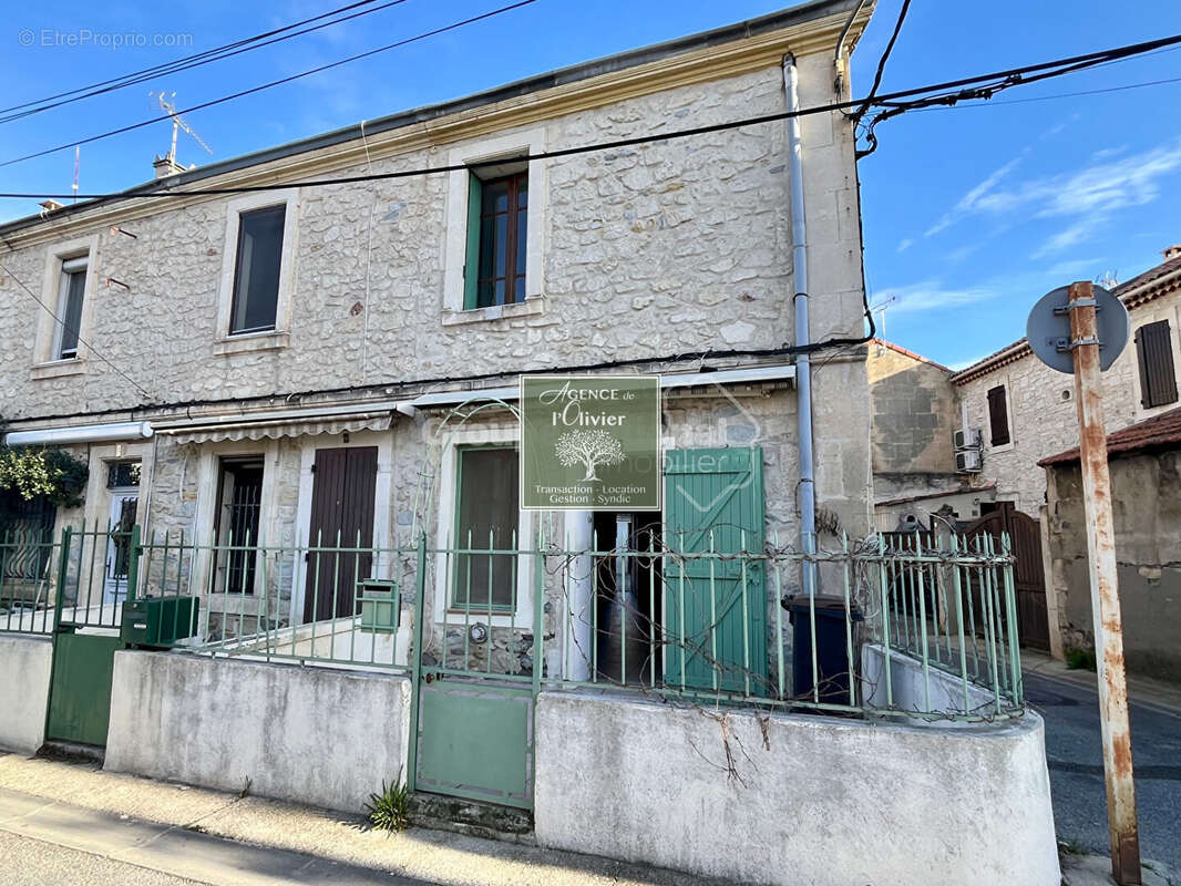 ARLES. Maison de ville Mouleyres. - photo 2