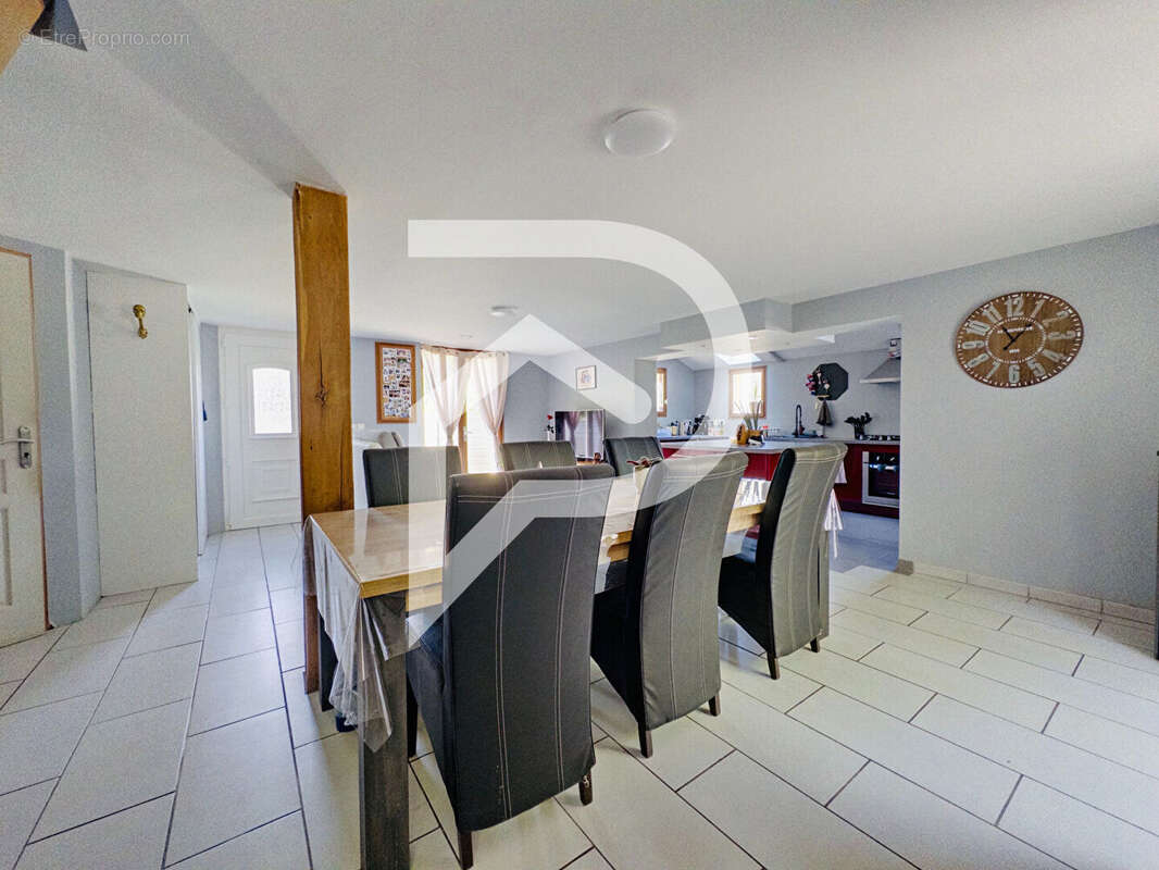 Maison à VIC-SUR-AISNE