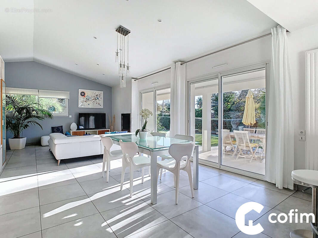 Maison à SERRES-CASTET