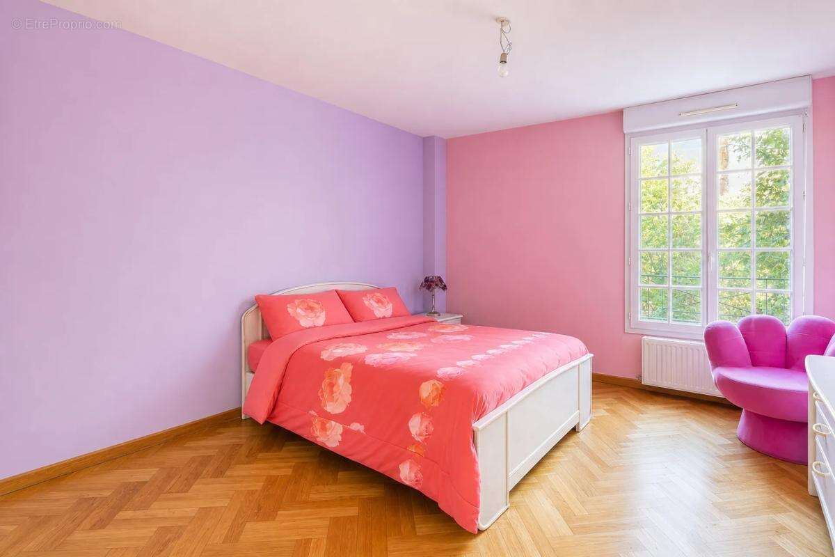 Maison individuelle de 7 pièces de 220m² en vente à Sarcelles - Idéal pour les familles - photo 10