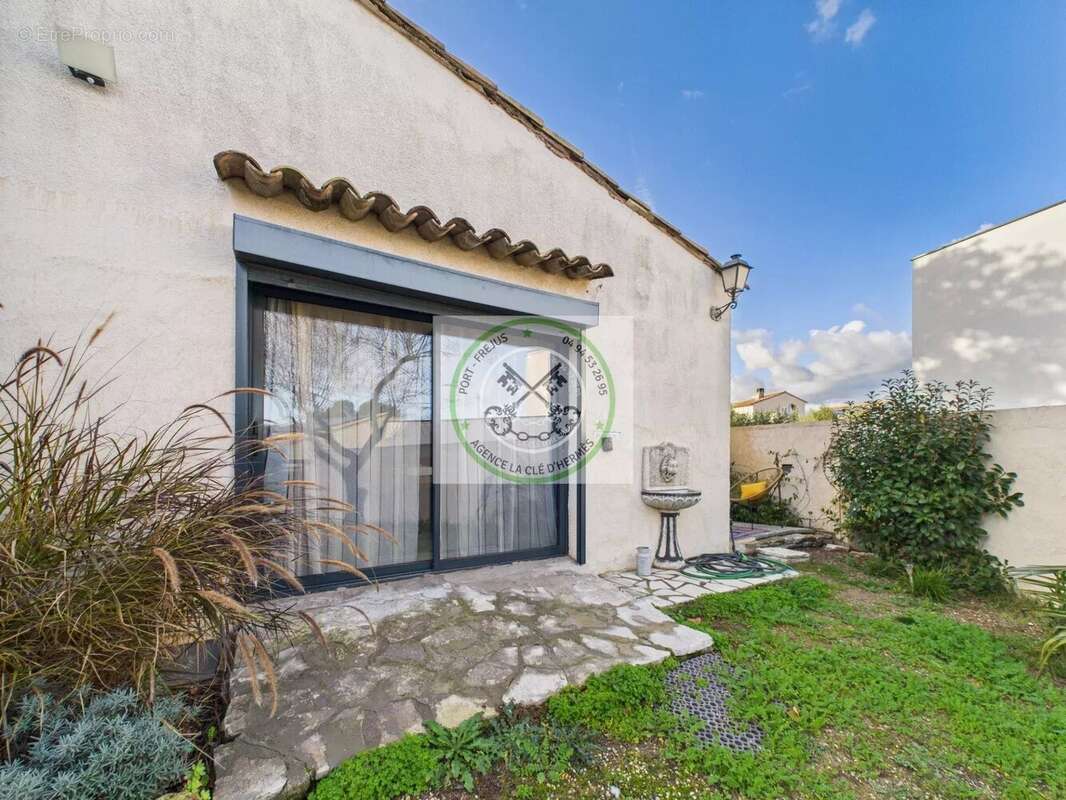 Maison à ROQUEBRUNE-SUR-ARGENS