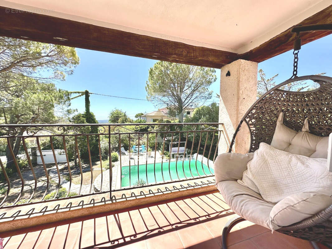 Maison à CHATEAUNEUF-GRASSE