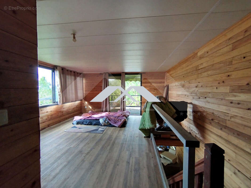 Terrain à SAINT-BENOIT