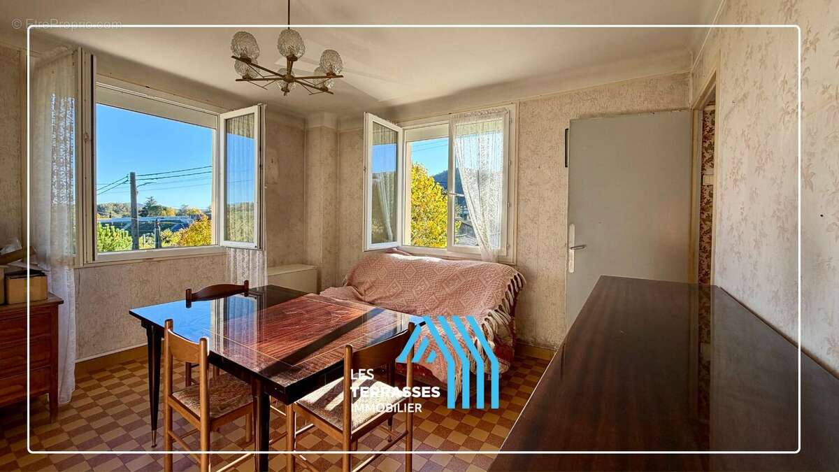 Maison à ROCHEMAURE