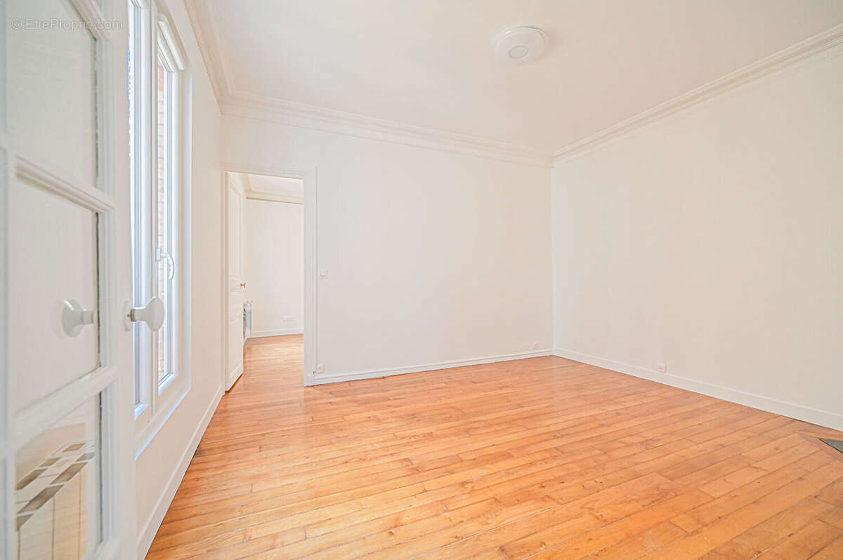 Appartement à PARIS-14E