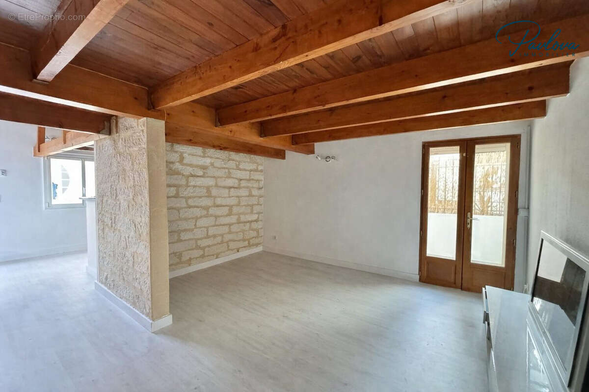 Appartement à MAUGUIO
