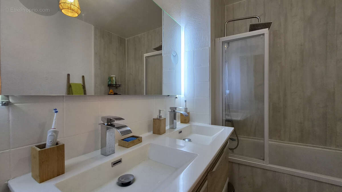 Appartement  à vendre T3 de 85 m2   Ascenseur, centre-ville et caves à Romans-sur-Isère - photo 15