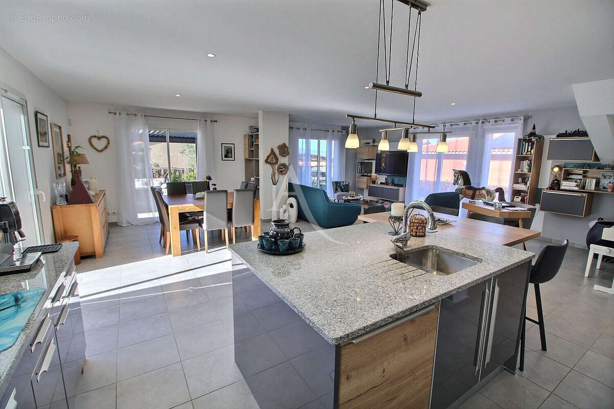 Maison à MONTESQUIEU-DES-ALBERES