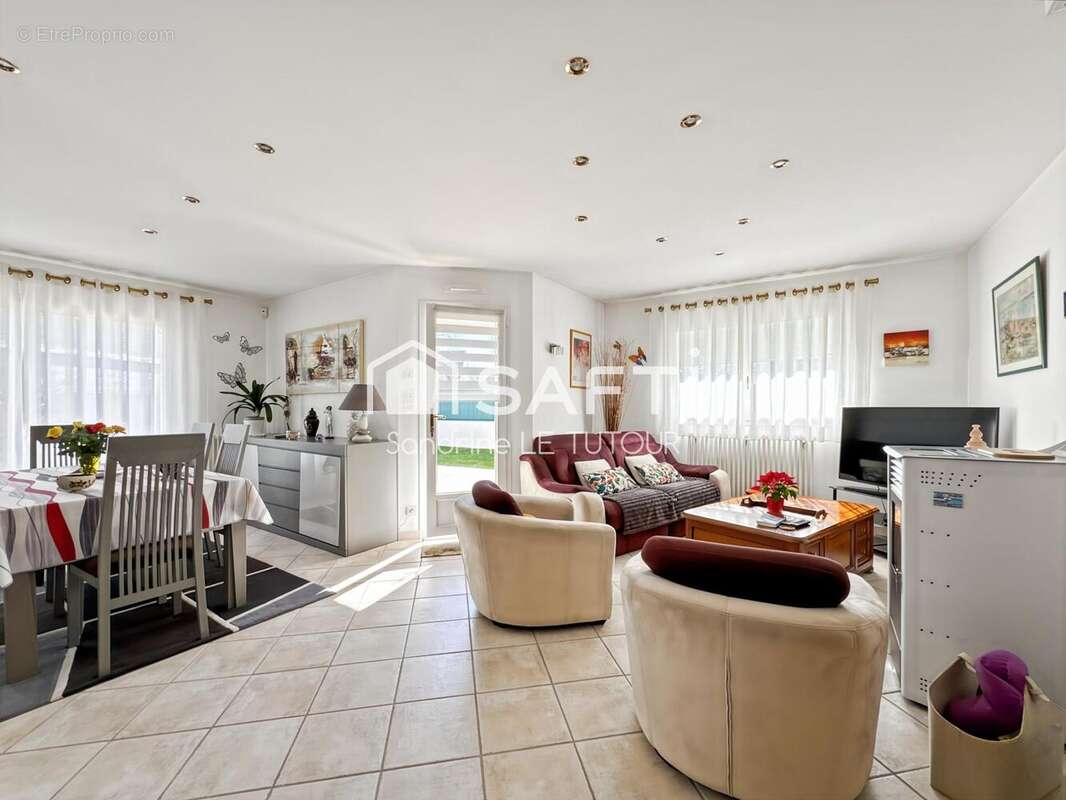 Photo 2 - Maison à SAINT-AVE