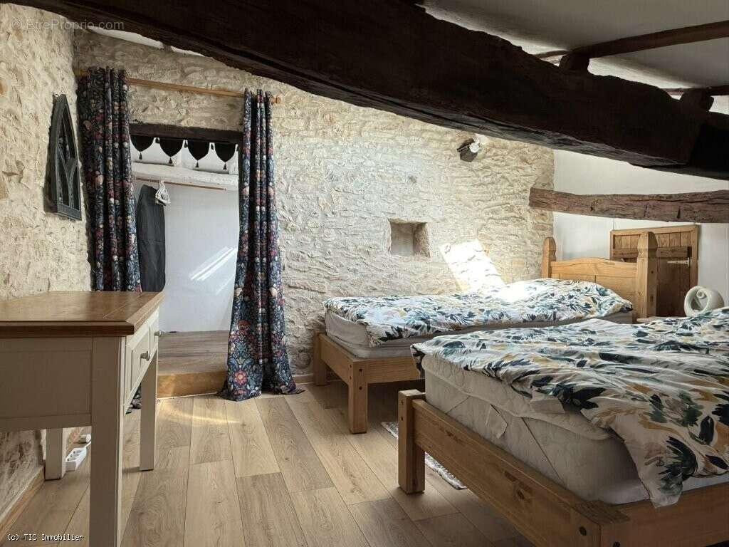 Maison à NANTEUIL-EN-VALLEE