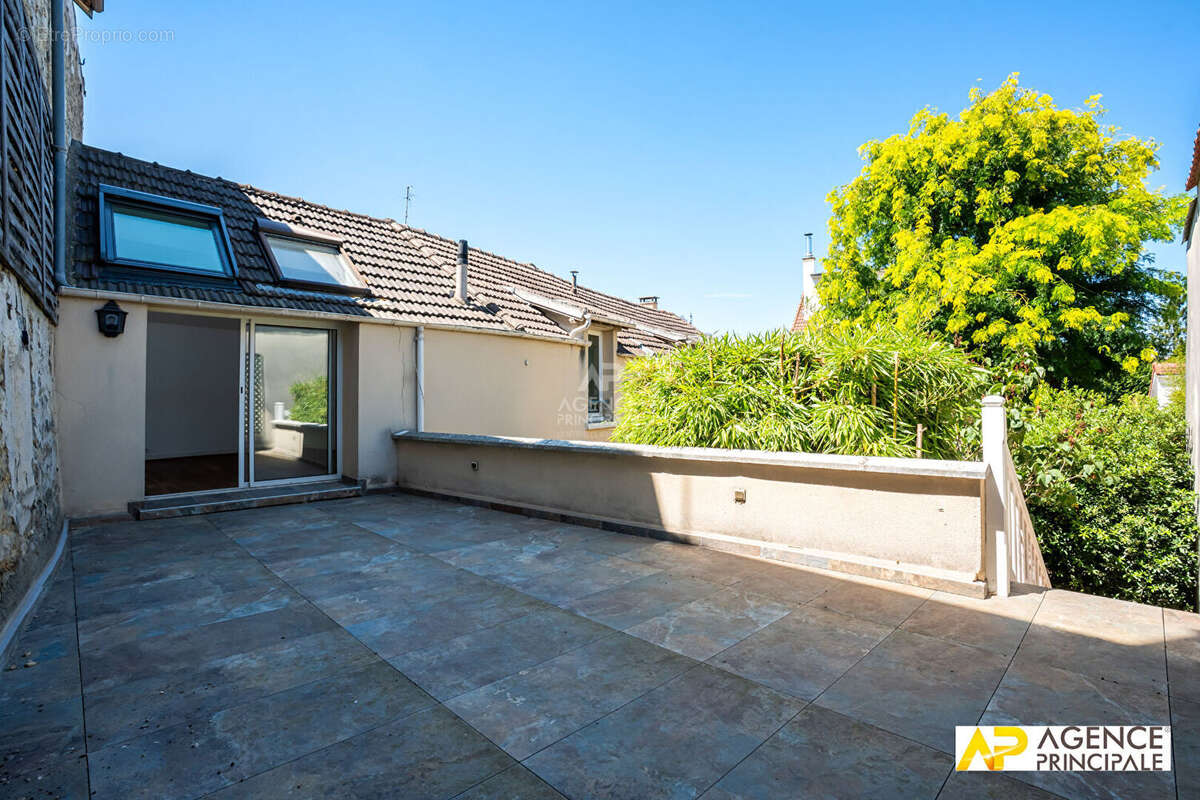 Maison Le Mesnil Le Roi 8 pièce(s) 145 m2 - photo 2