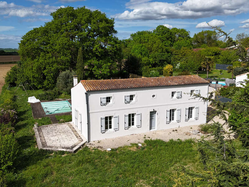 Maison à SURGERES