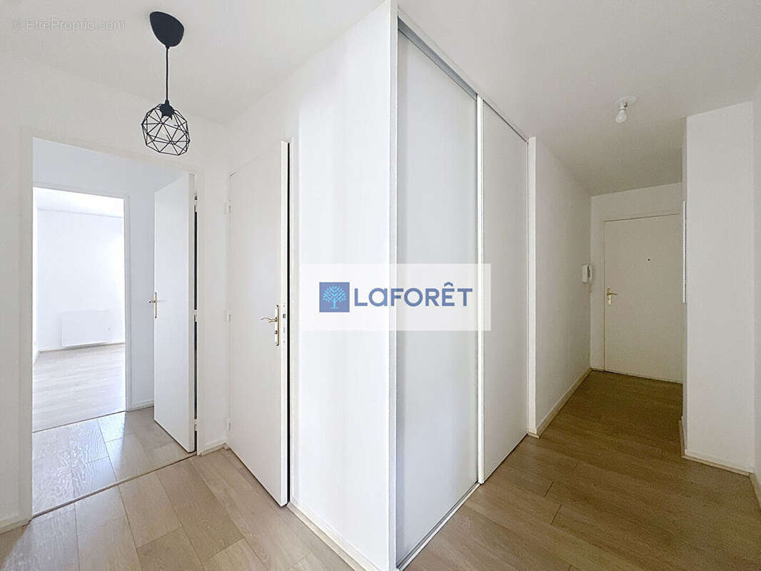 Appartement à SARTROUVILLE