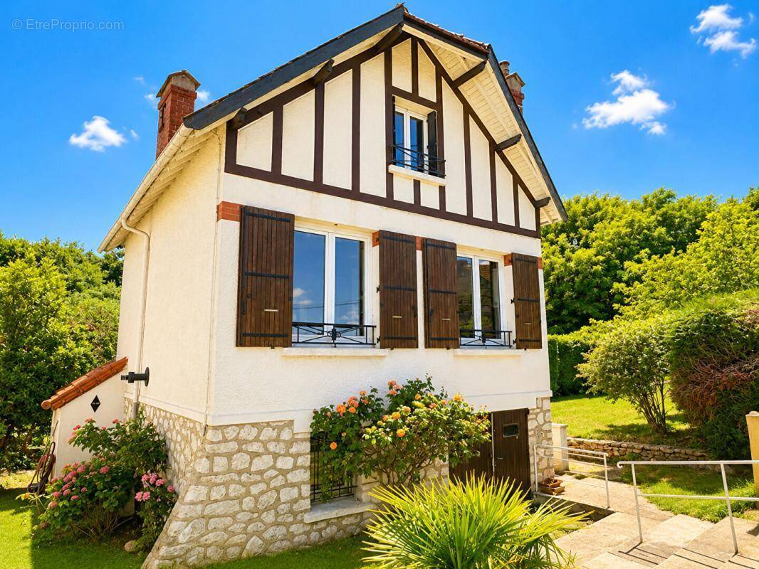 Maison à BONNIERES-SUR-SEINE