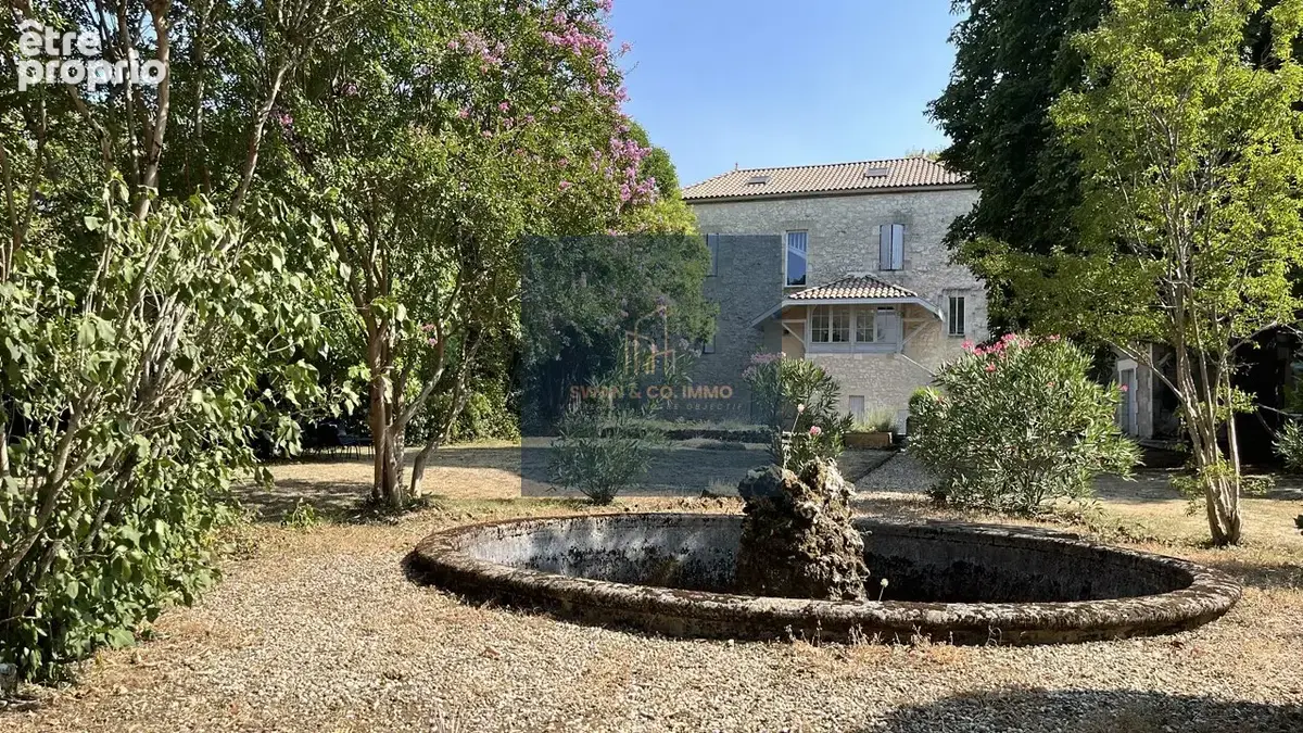 L'élégance d'une demeure de caractère, le privilège d'un domaine au cœur du village - photo 2
