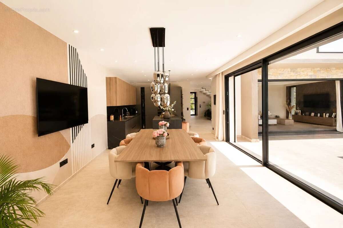 Maison à VALBONNE