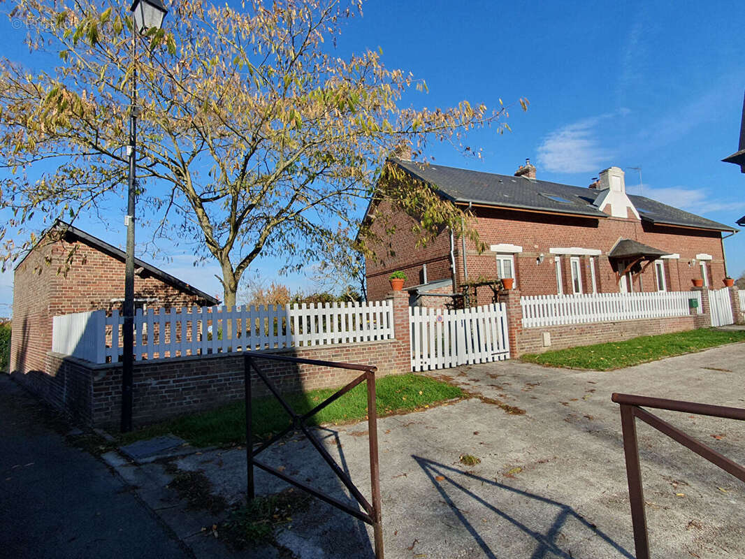 Maison à MONTESCOURT-LIZEROLLES